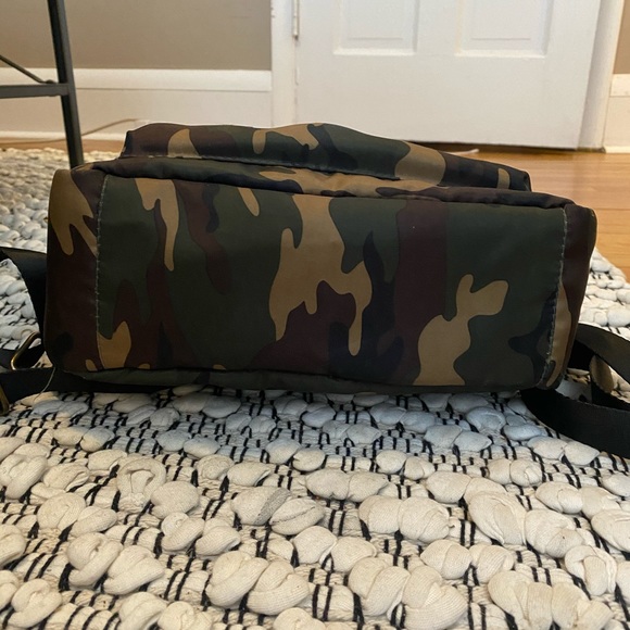 Camo Rampage Backpack - Picture 5 of 6